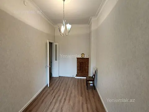 Satılır 2 otaqlı köhnə tikili 55 m²