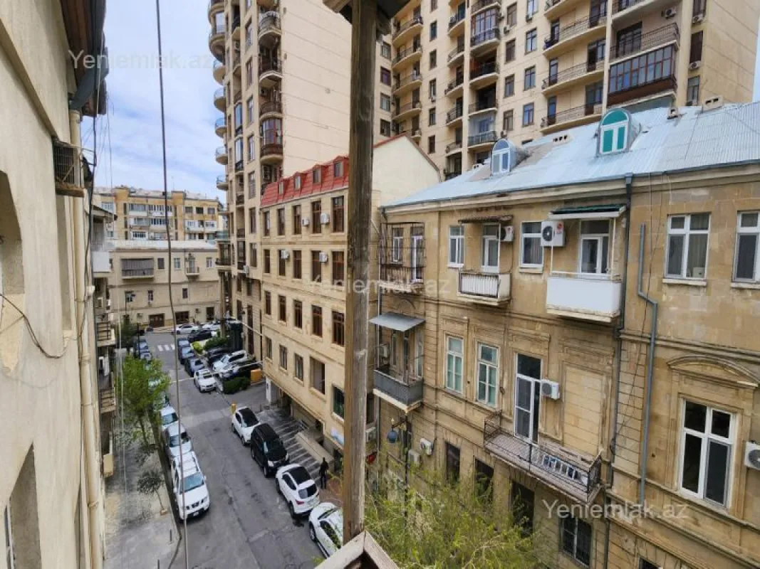 Satılır 2 otaqlı köhnə tikili 55 m²