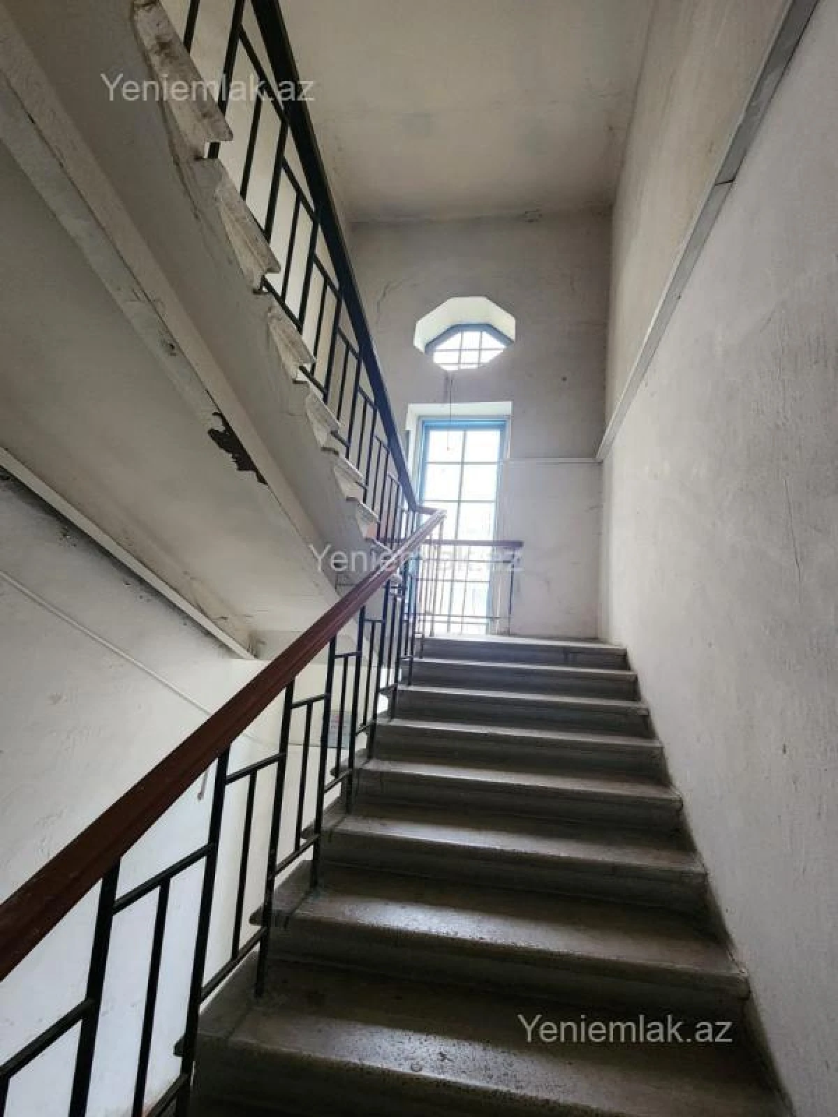 Satılır 2 otaqlı köhnə tikili 55 m²