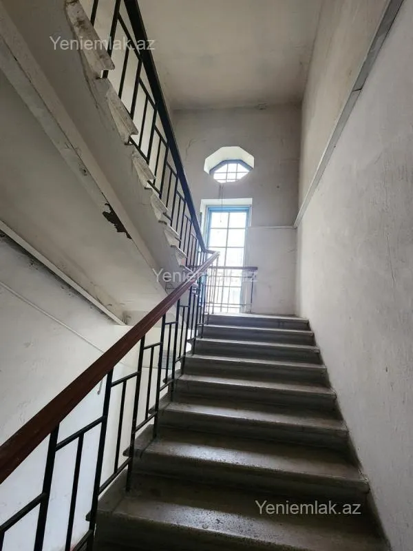 Satılır 2 otaqlı köhnə tikili 55 m²