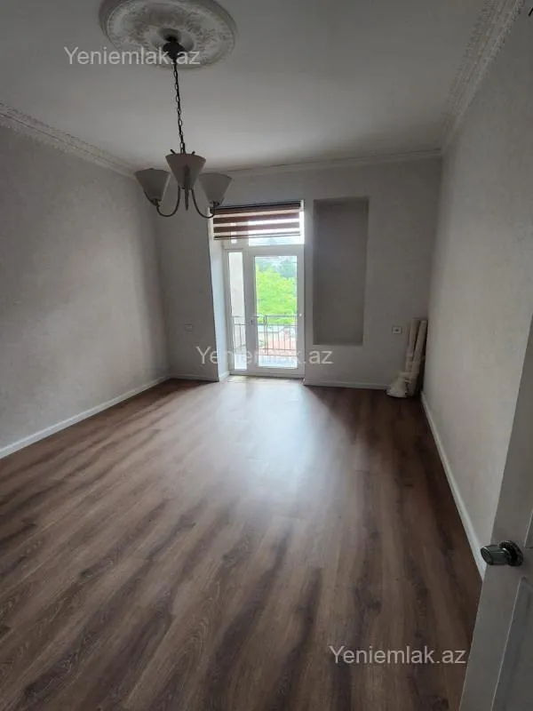 Satılır 2 otaqlı köhnə tikili 55 m²