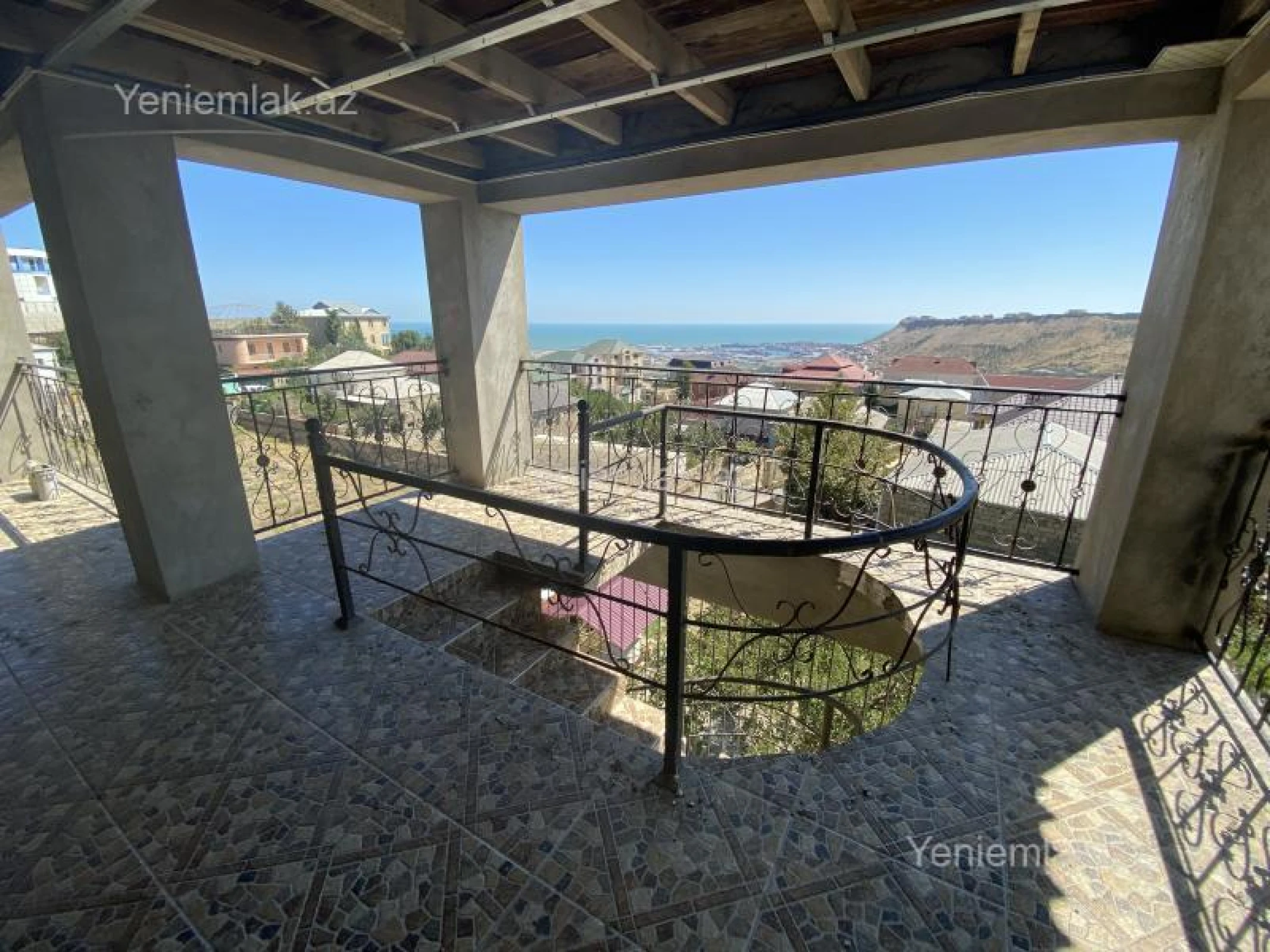 Satılır 7 otaqlı həyət evi 250 m²