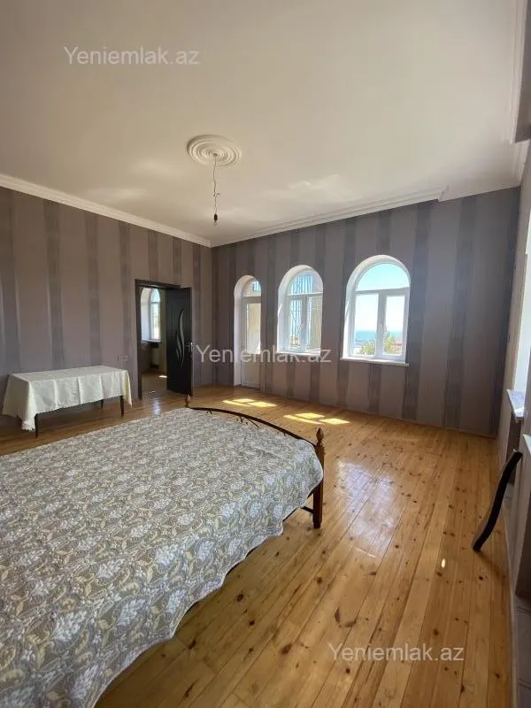 Satılır 7 otaqlı həyət evi 250 m²