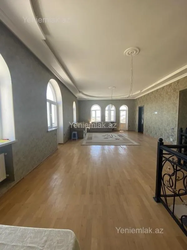 Satılır 7 otaqlı həyət evi 250 m²