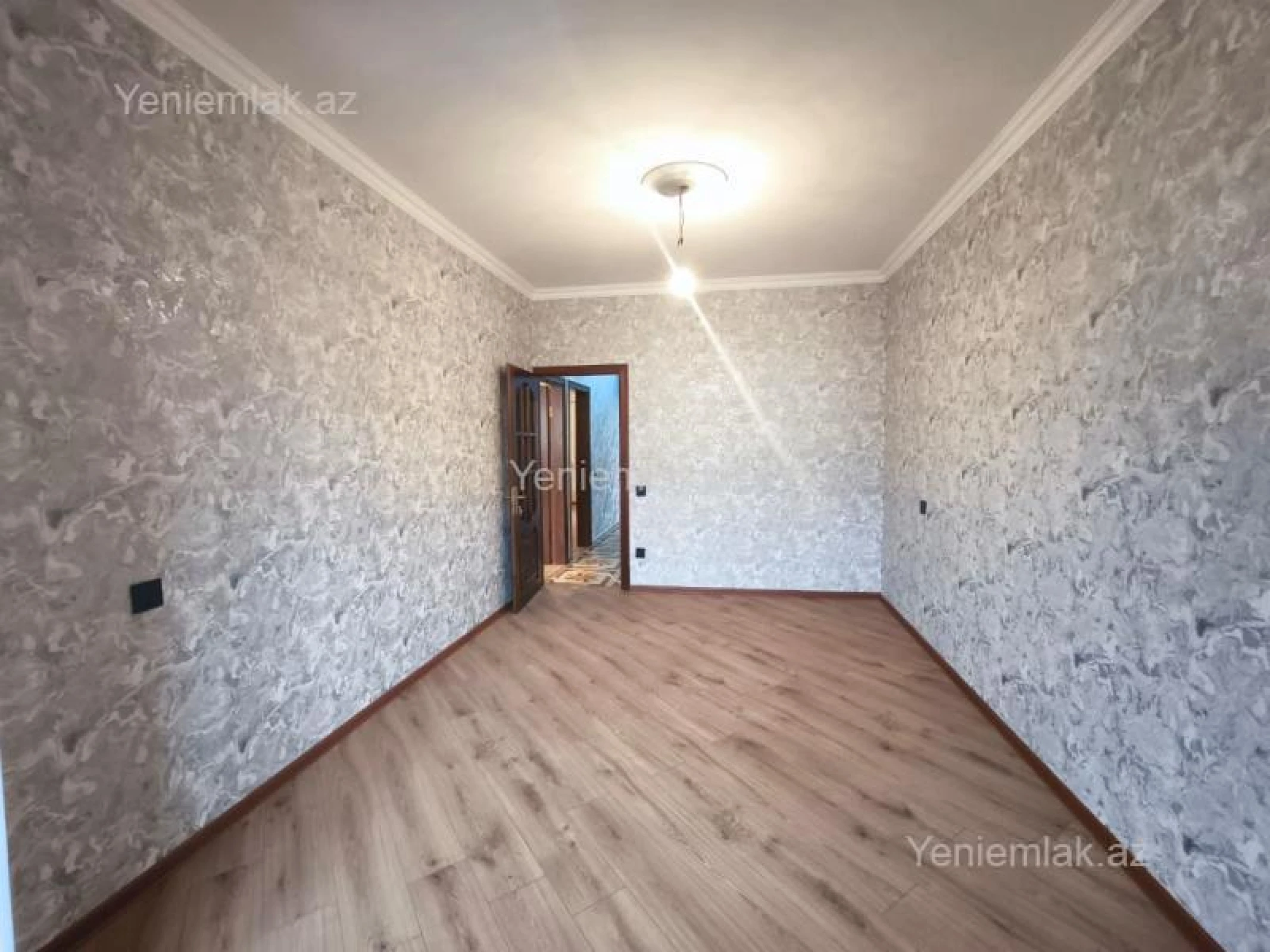 Satılır 3 otaqlı köhnə tikili 90 m²