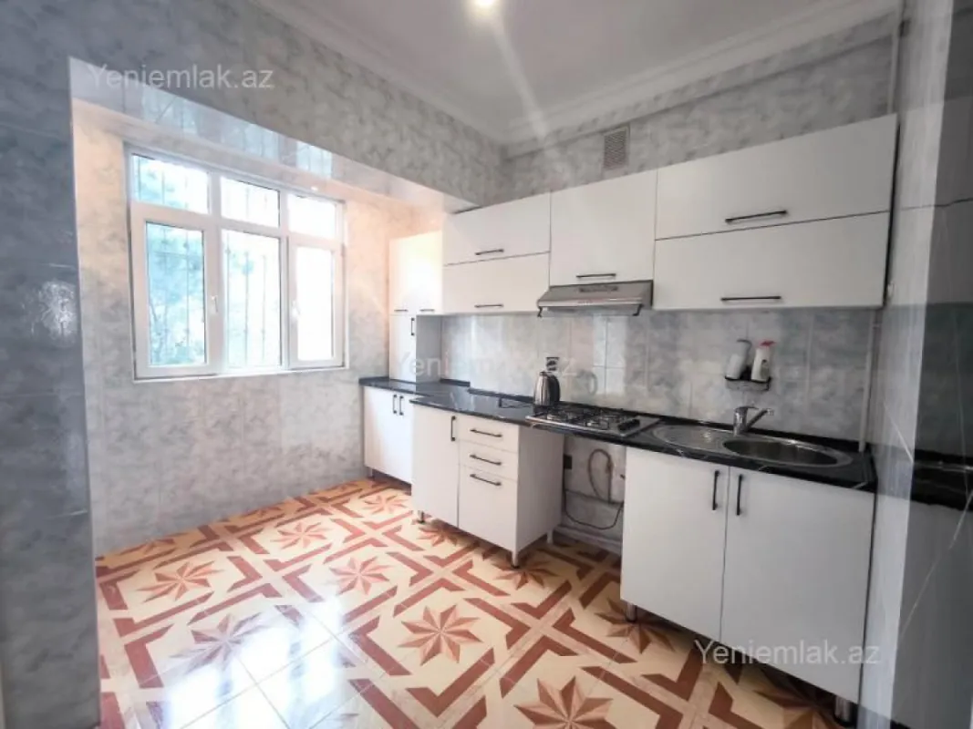 Satılır 3 otaqlı köhnə tikili 90 m²