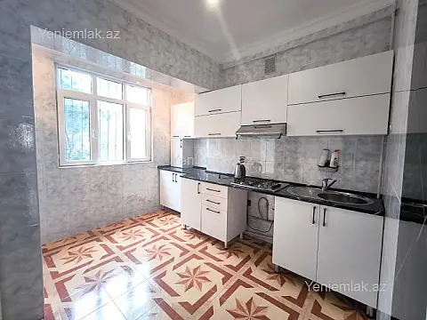 Satılır 3 otaqlı köhnə tikili 90 m²
