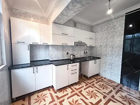 Satılır 3 otaqlı köhnə tikili 90 m²