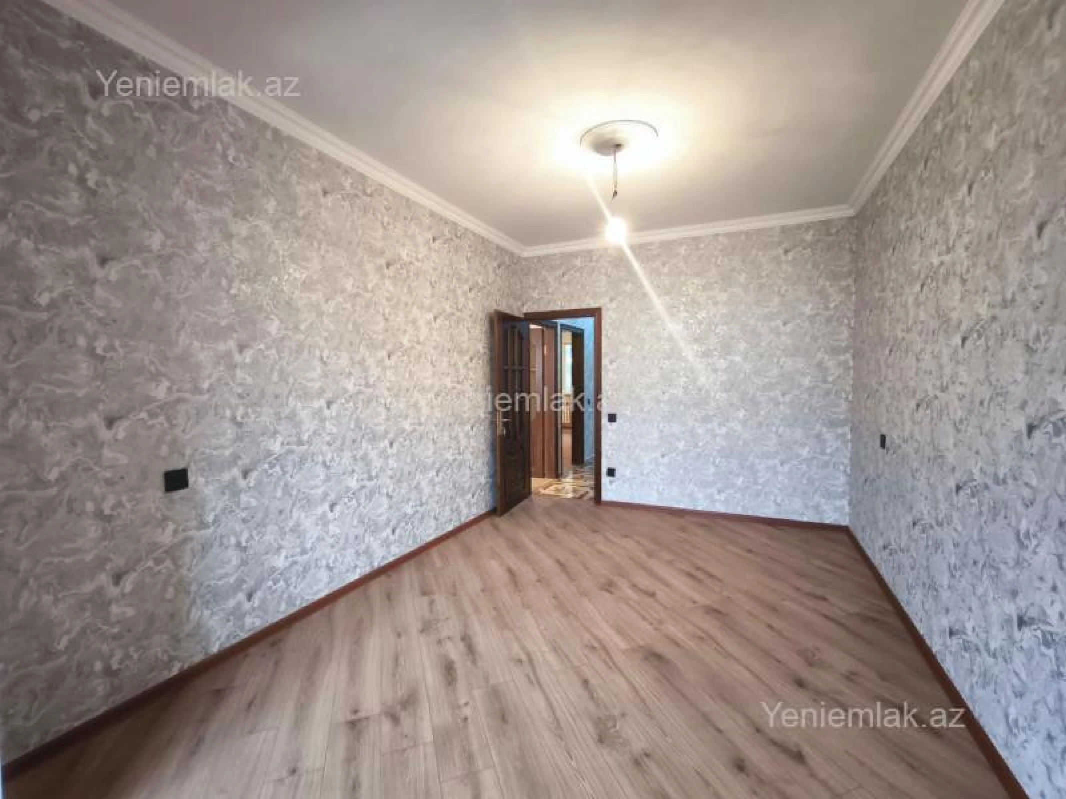 Satılır 3 otaqlı köhnə tikili 90 m²
