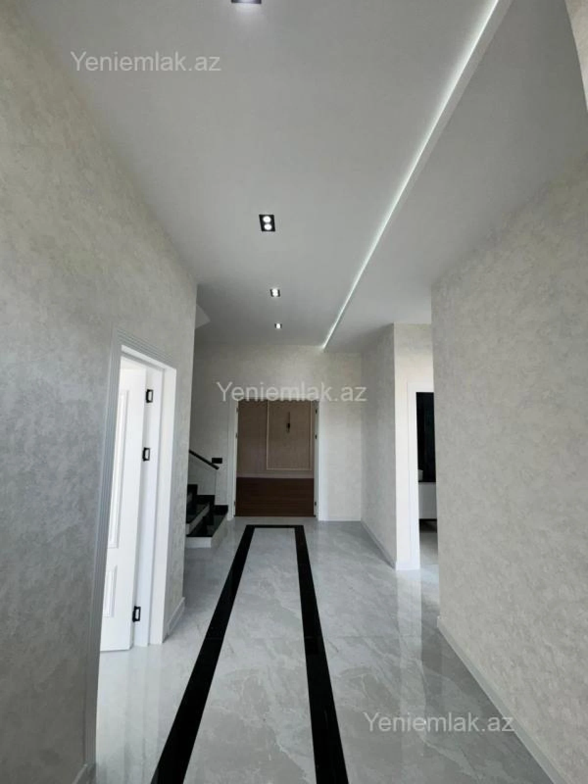 Satılır 5 otaqlı həyət evi 280 m²