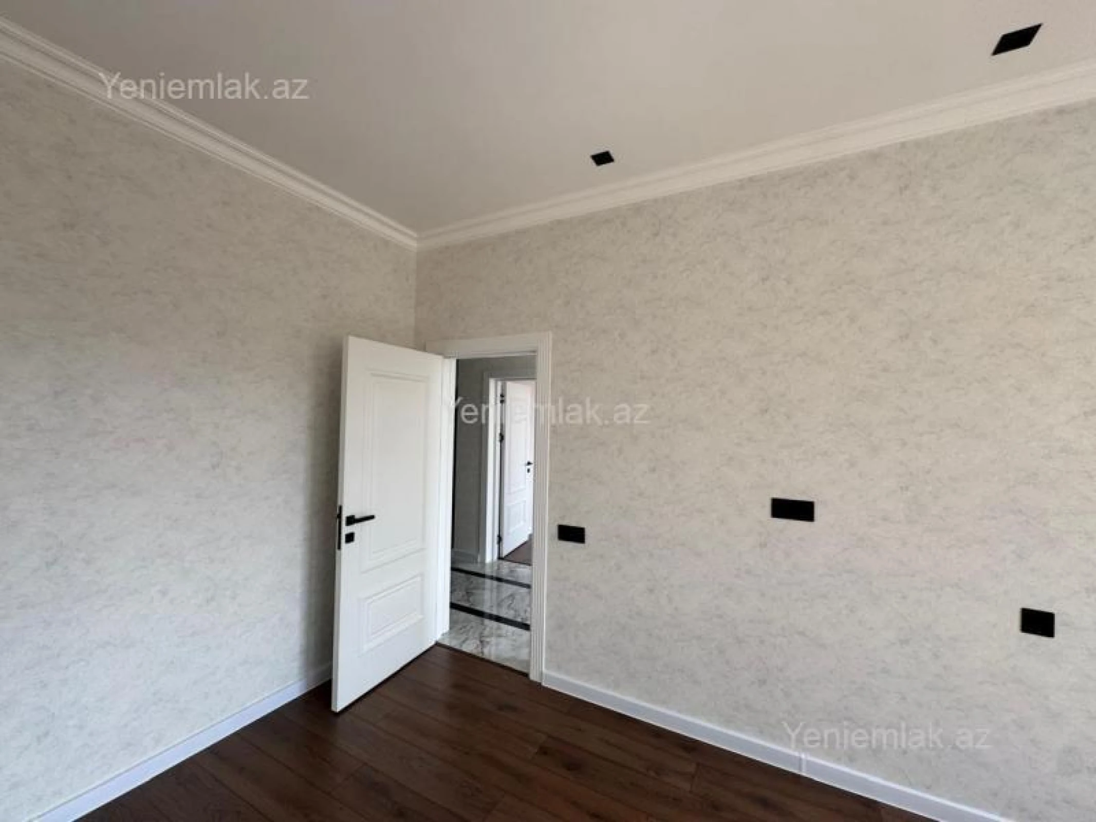 Satılır 5 otaqlı həyət evi 280 m²