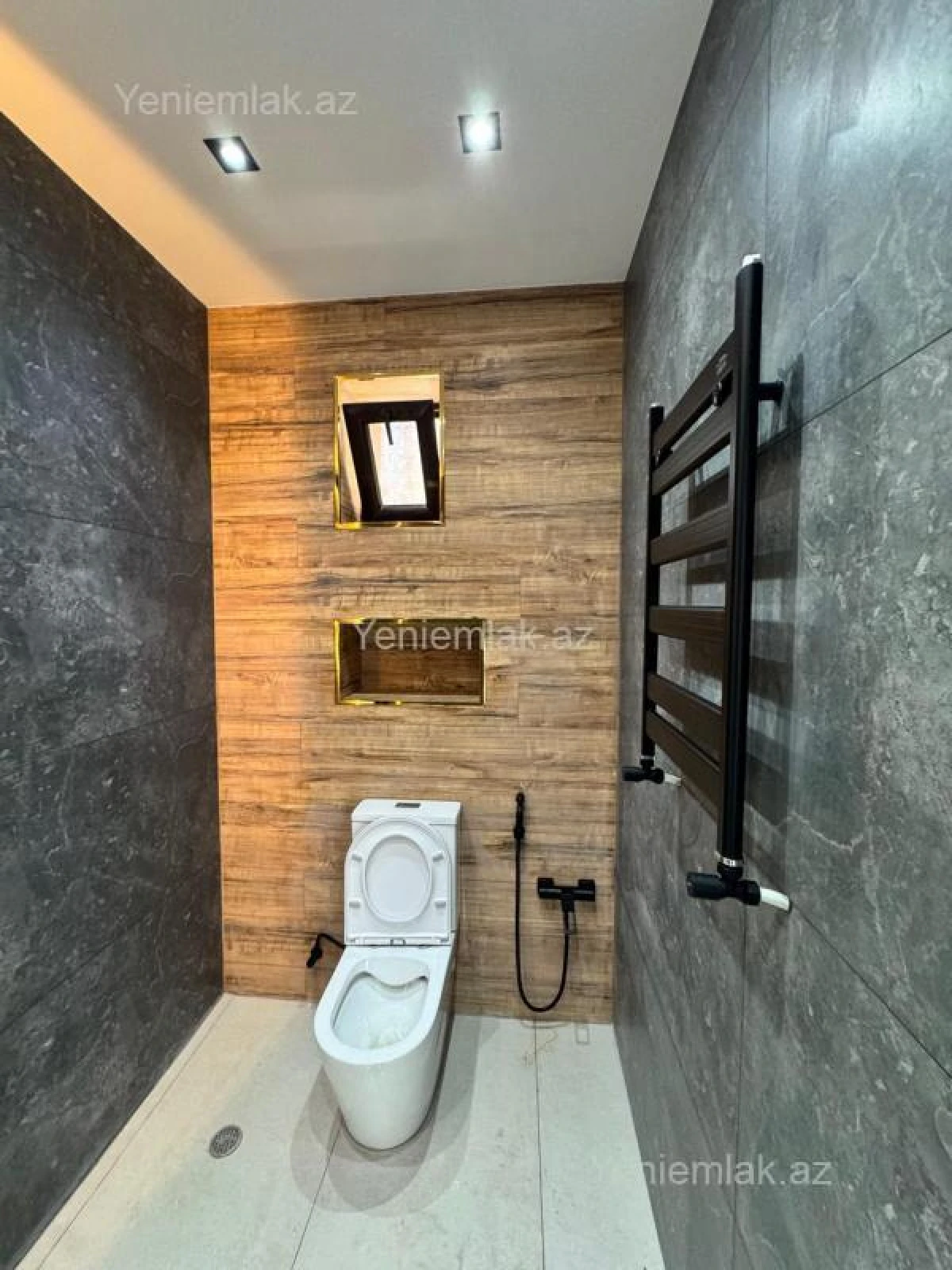 Satılır 5 otaqlı həyət evi 280 m²