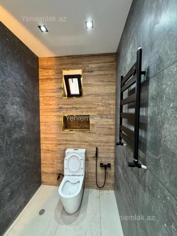 Satılır 5 otaqlı həyət evi 280 m²