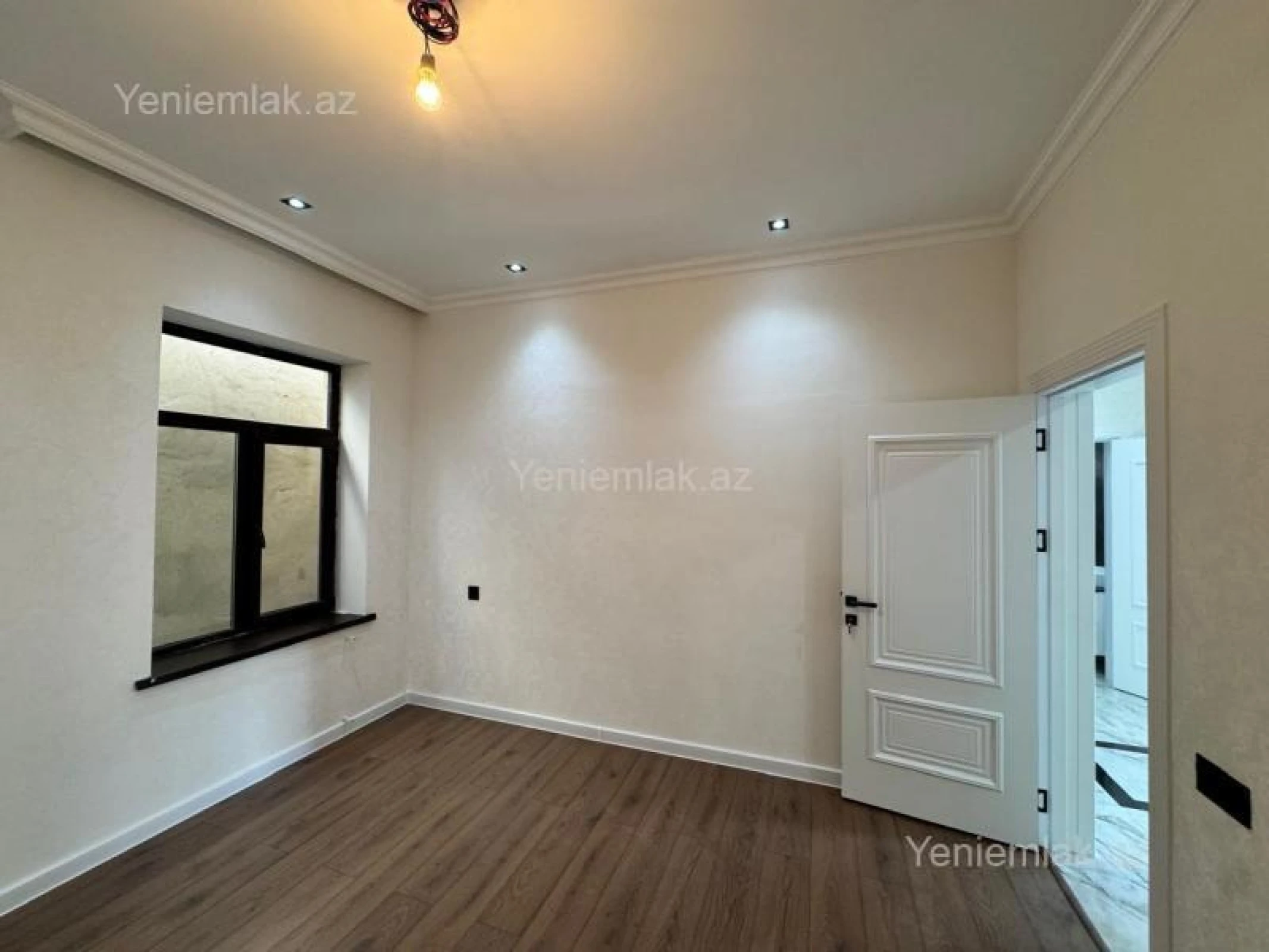 Satılır 5 otaqlı həyət evi 280 m²