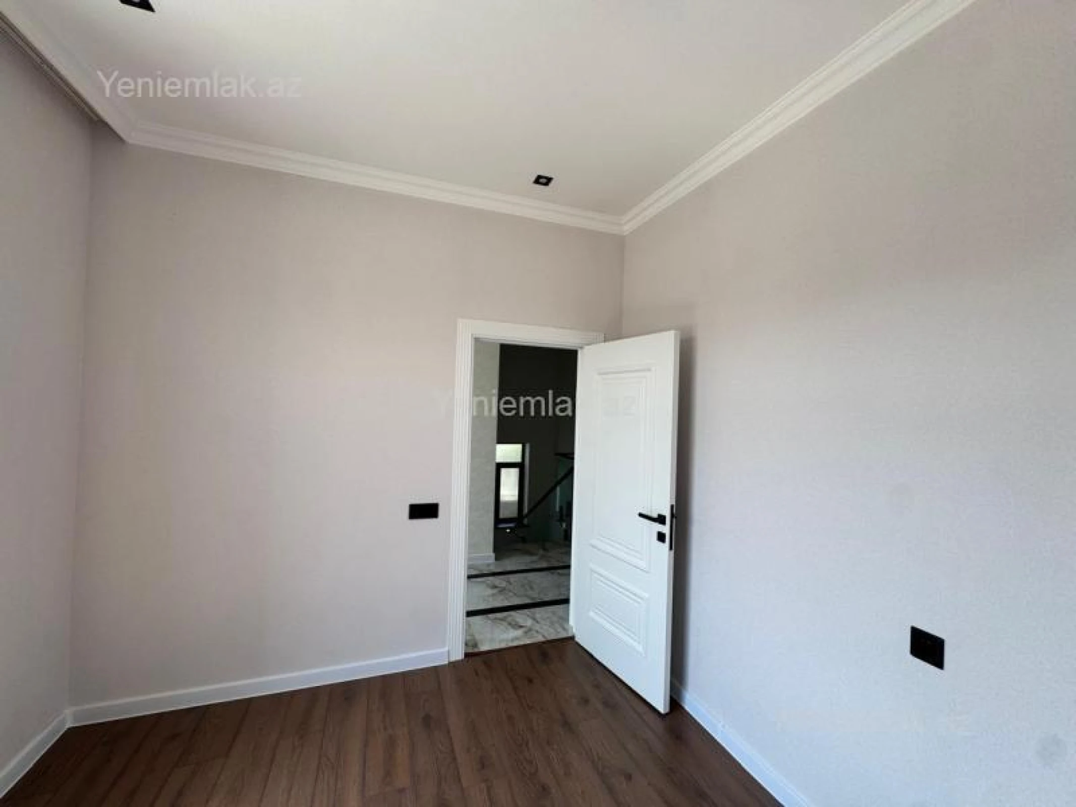 Satılır 5 otaqlı həyət evi 280 m²