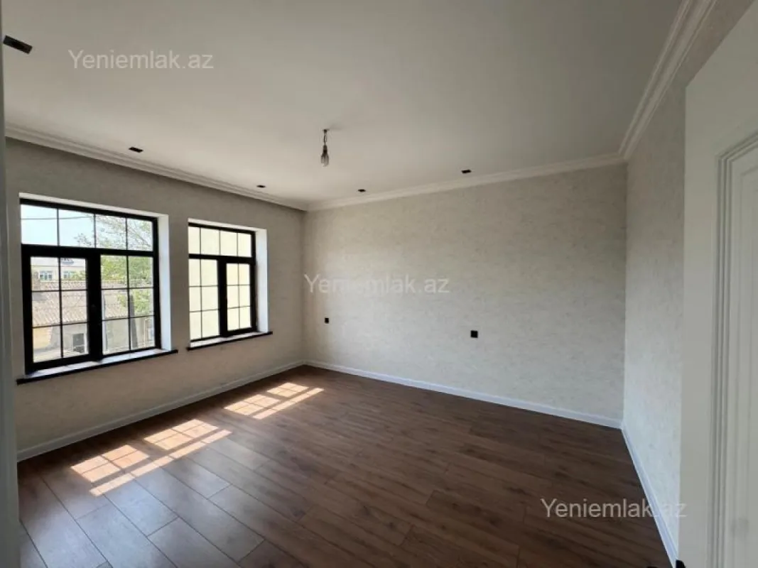 Satılır 5 otaqlı həyət evi 280 m²