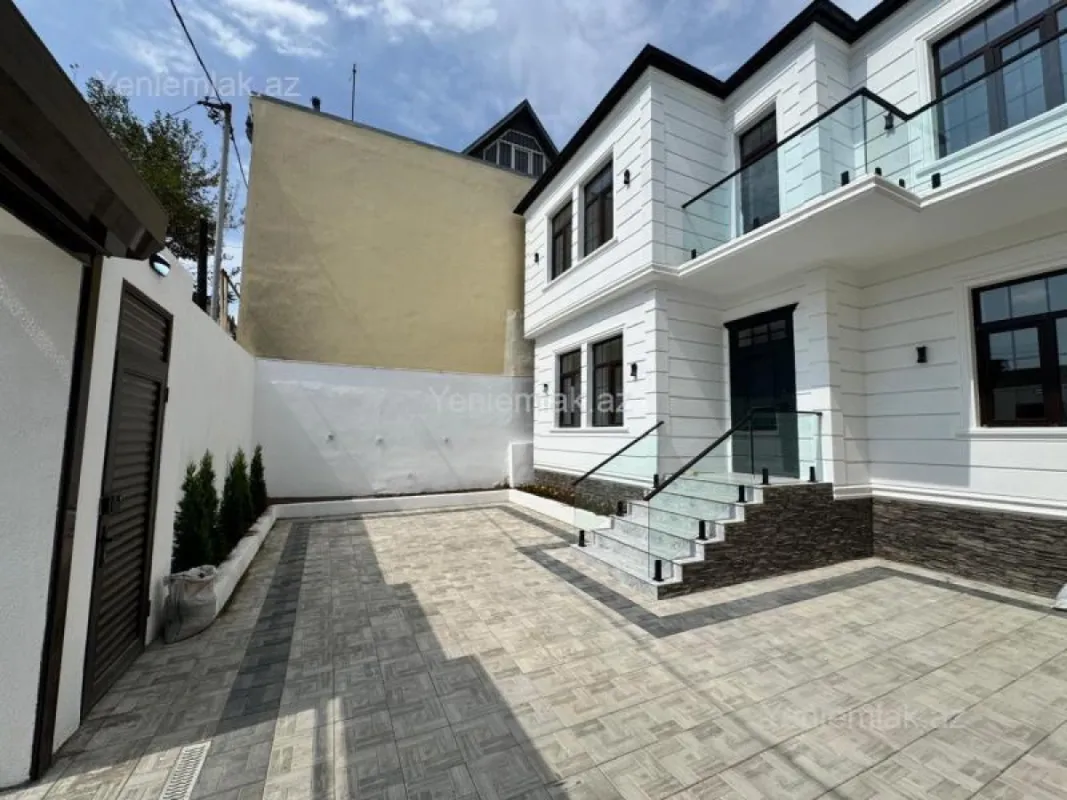Satılır 5 otaqlı həyət evi 280 m²