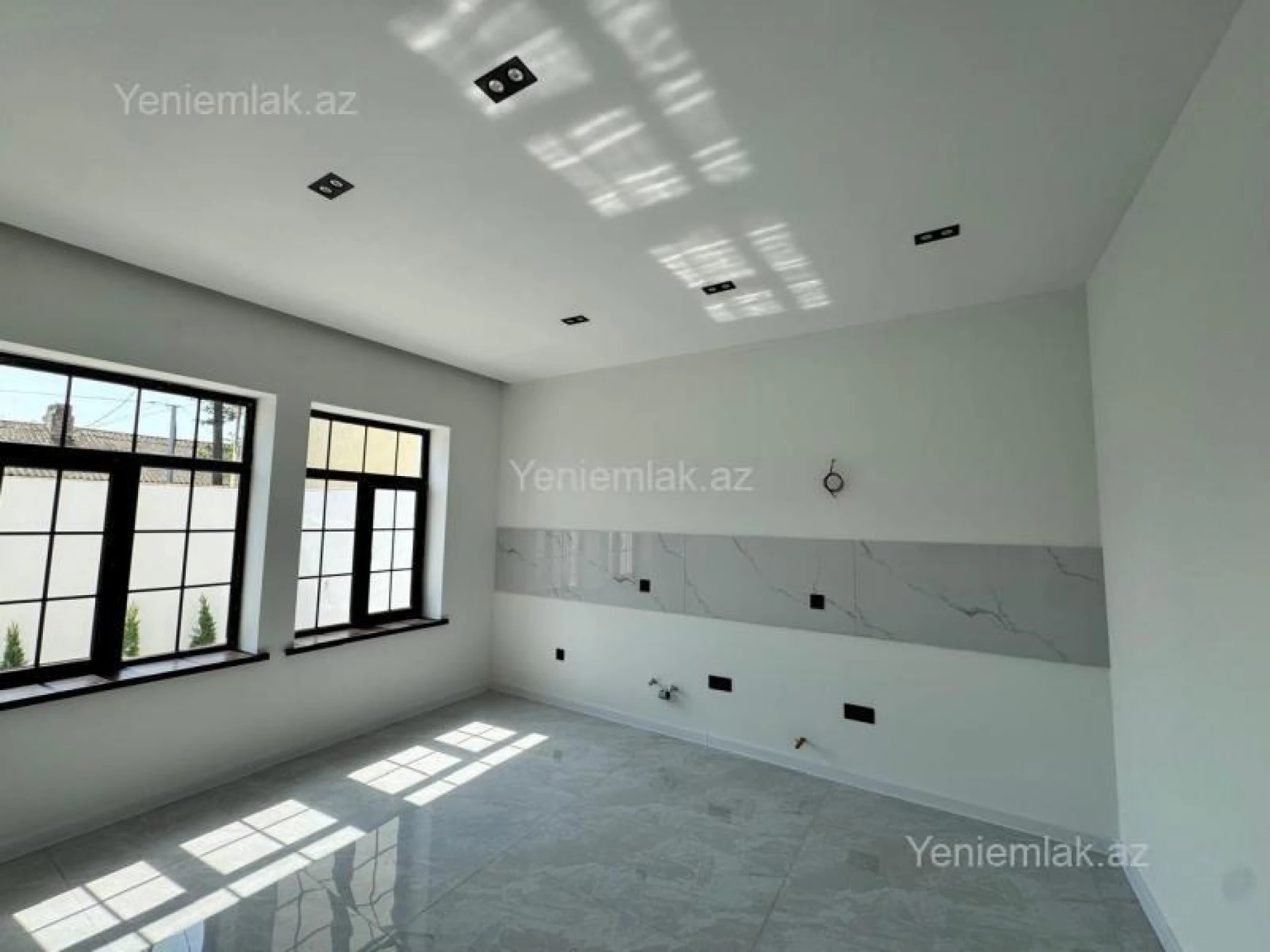 Satılır 5 otaqlı həyət evi 280 m²