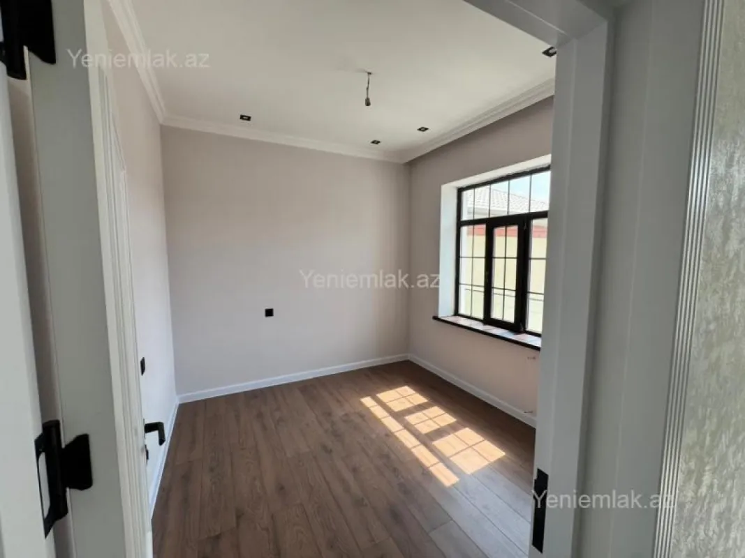 Satılır 5 otaqlı həyət evi 280 m²