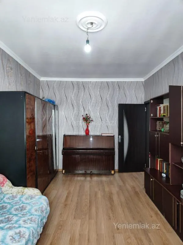 Satılır 3 otaqlı köhnə tikili 85 m²