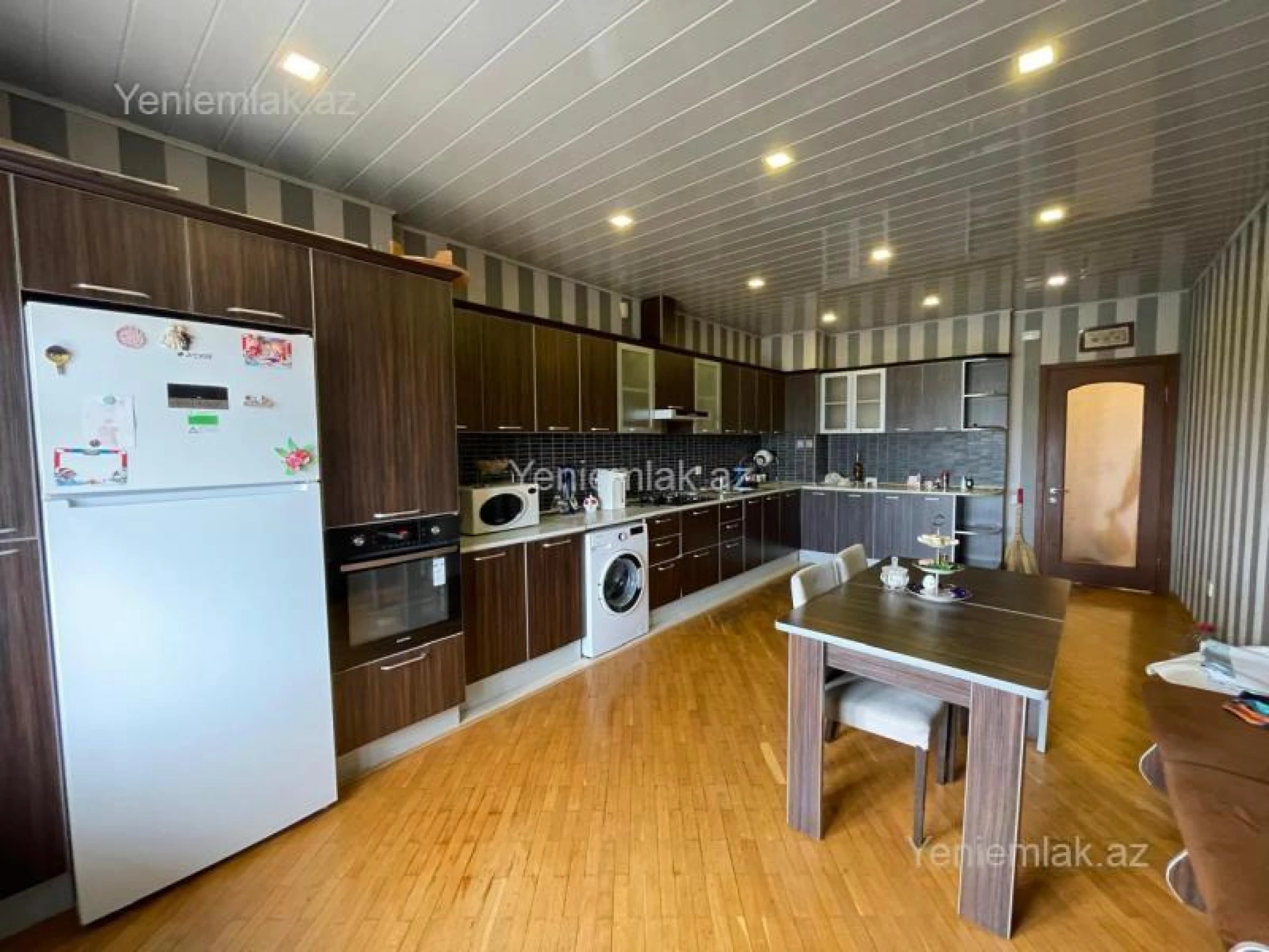 Satılır 3 otaqlı yeni tikili 141 m²