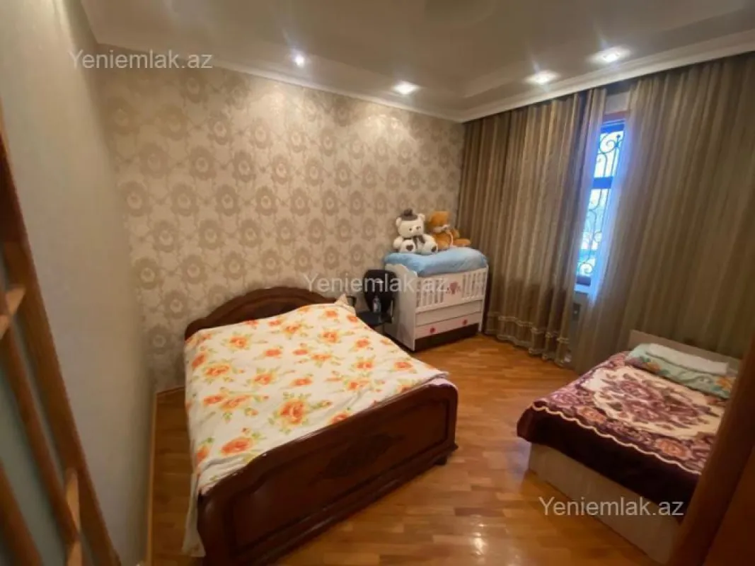 Satılır 8 otaqlı həyət evi 250 m²
