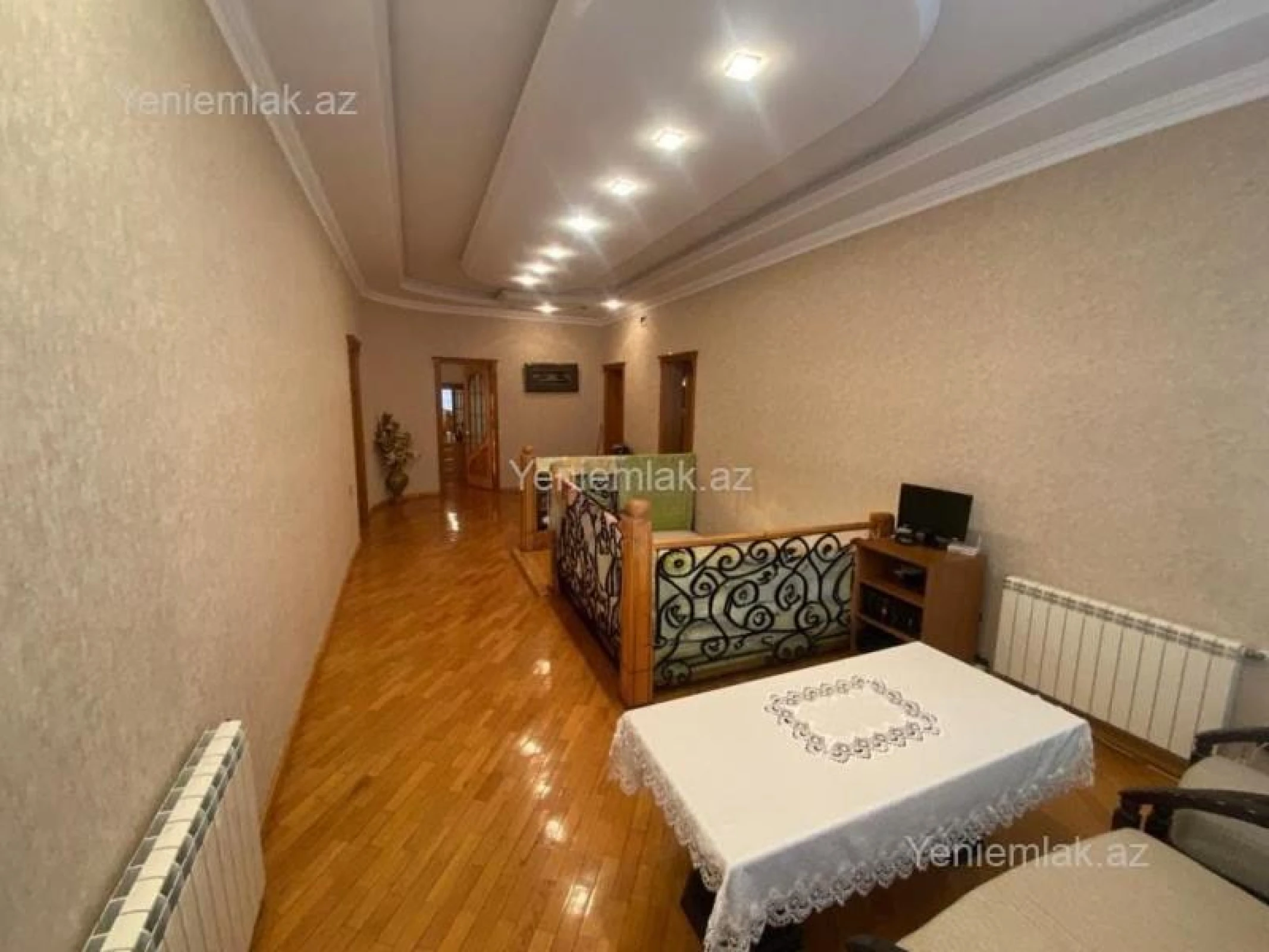 Satılır 8 otaqlı həyət evi 250 m²