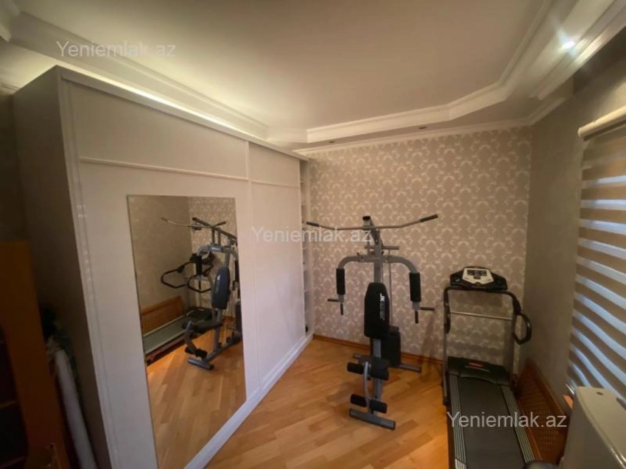 Satılır 8 otaqlı həyət evi 250 m²