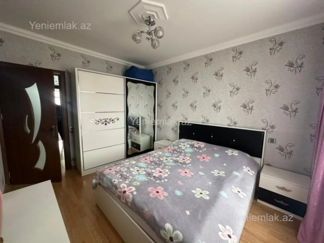 Satılır 4 otaqlı köhnə tikili 80 m²