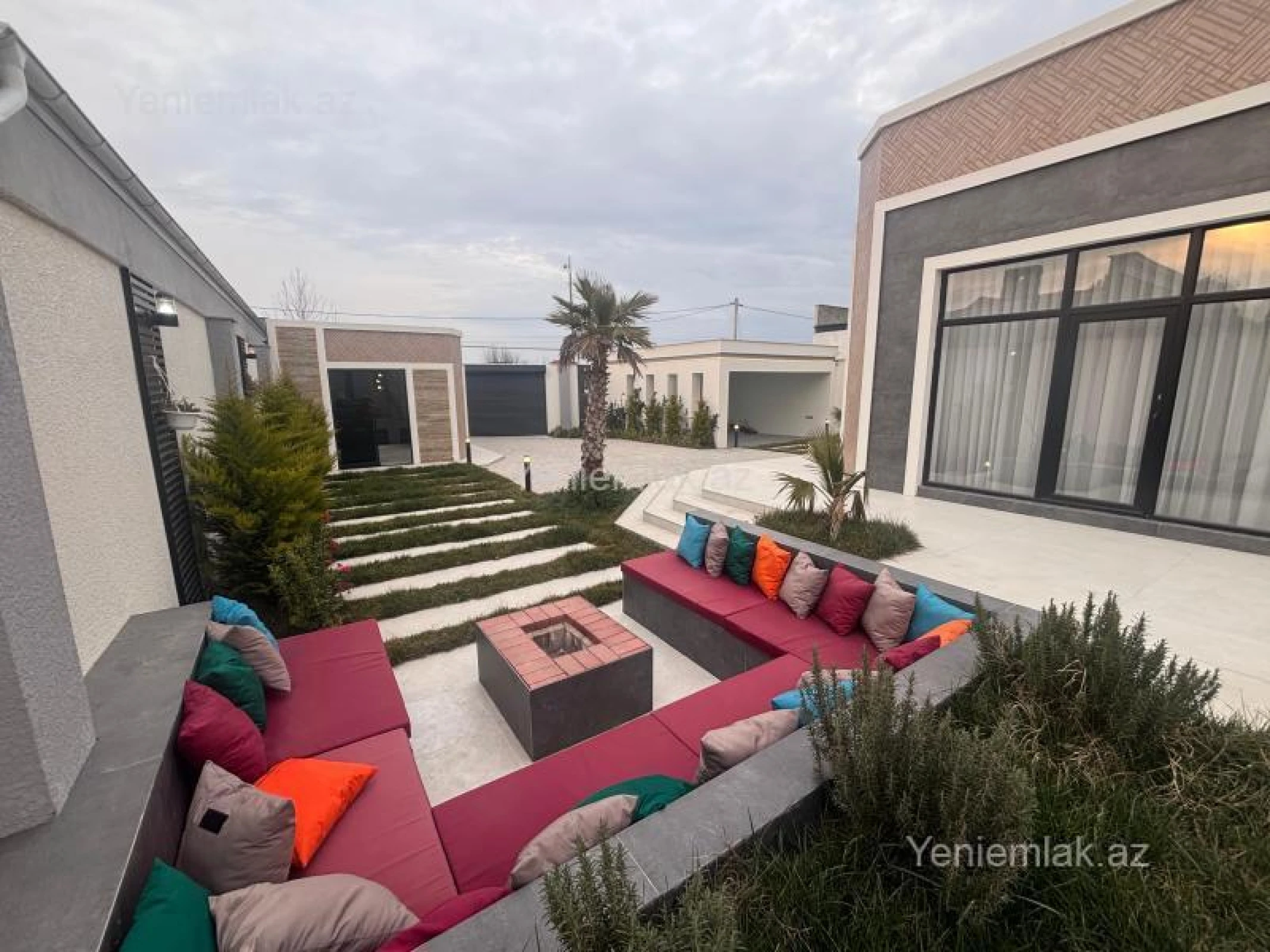 Satılır 5 otaqlı həyət evi 220 m²