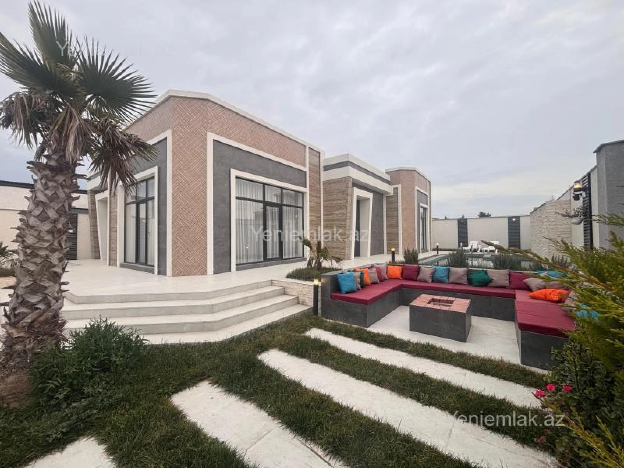 Satılır 5 otaqlı həyət evi 220 m²