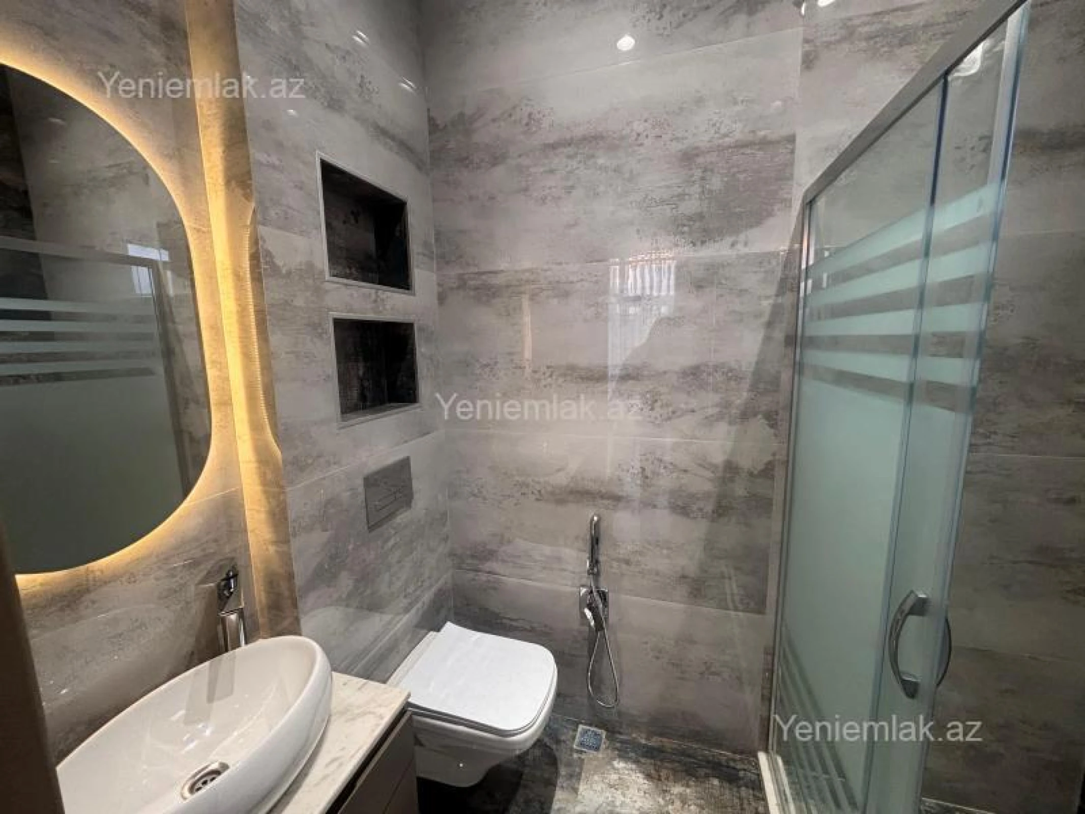 Satılır 5 otaqlı həyət evi 220 m²