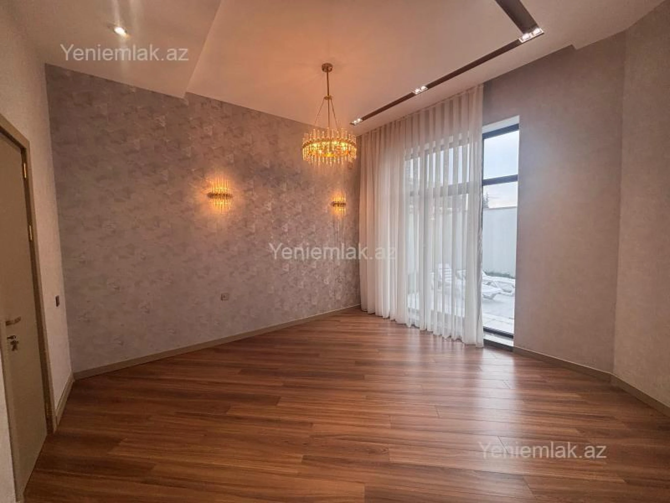 Satılır 5 otaqlı həyət evi 220 m²