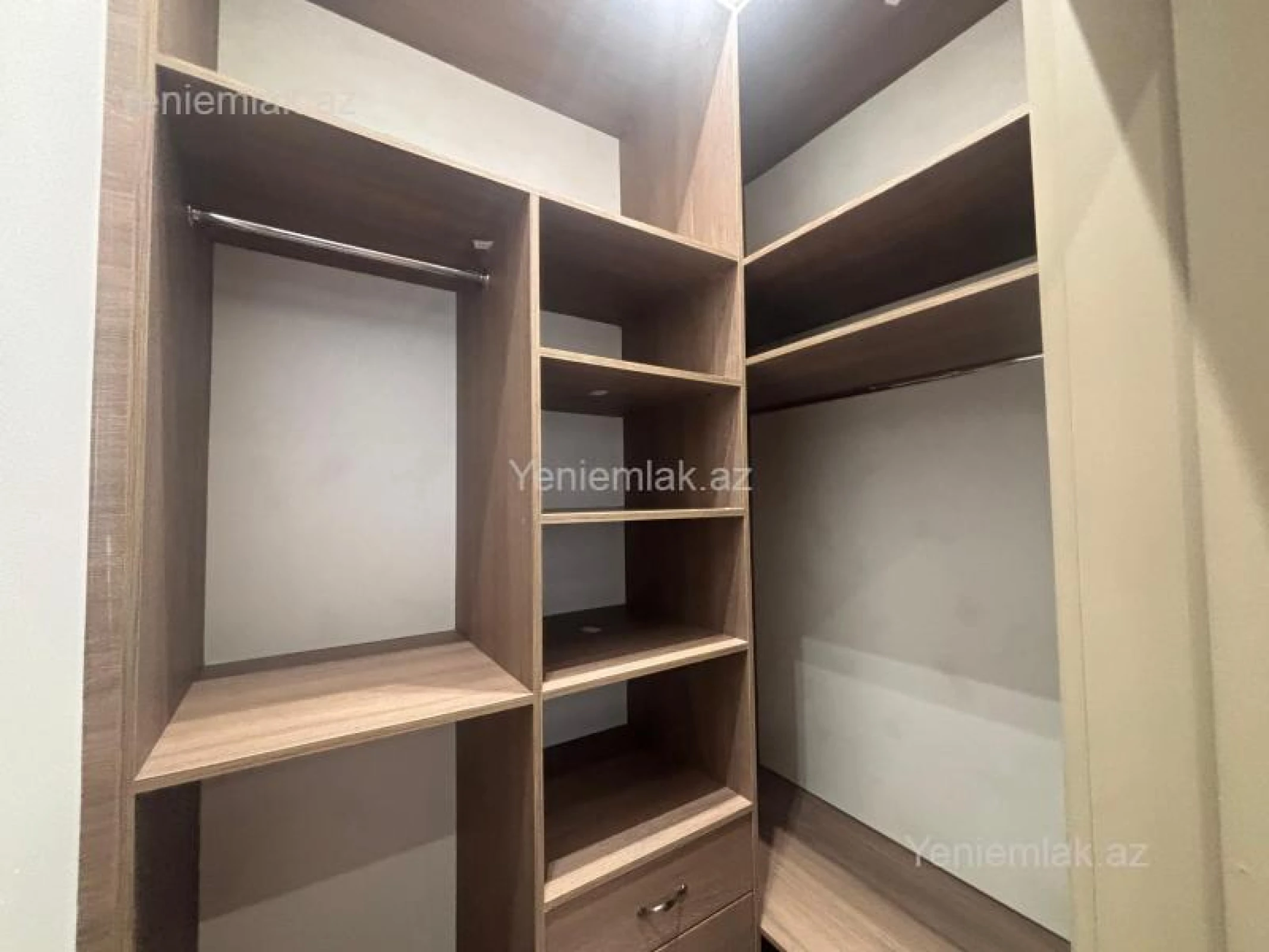 Satılır 5 otaqlı həyət evi 220 m²
