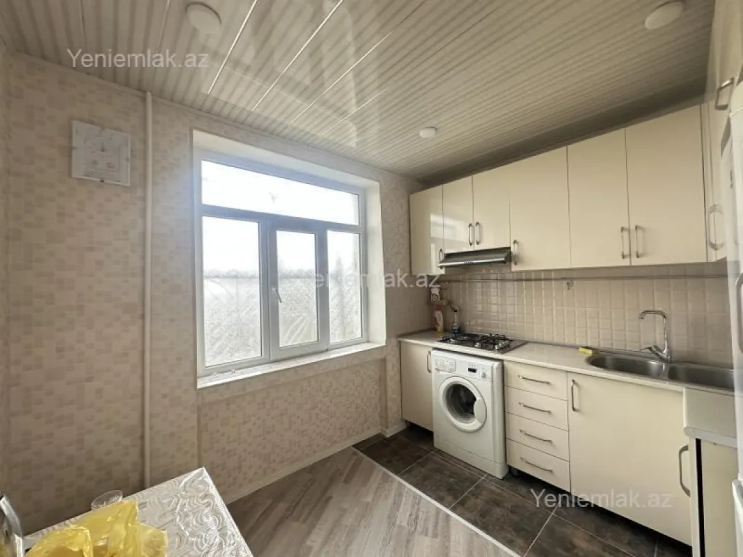 Satılır 2 otaqlı köhnə tikili 60 m²