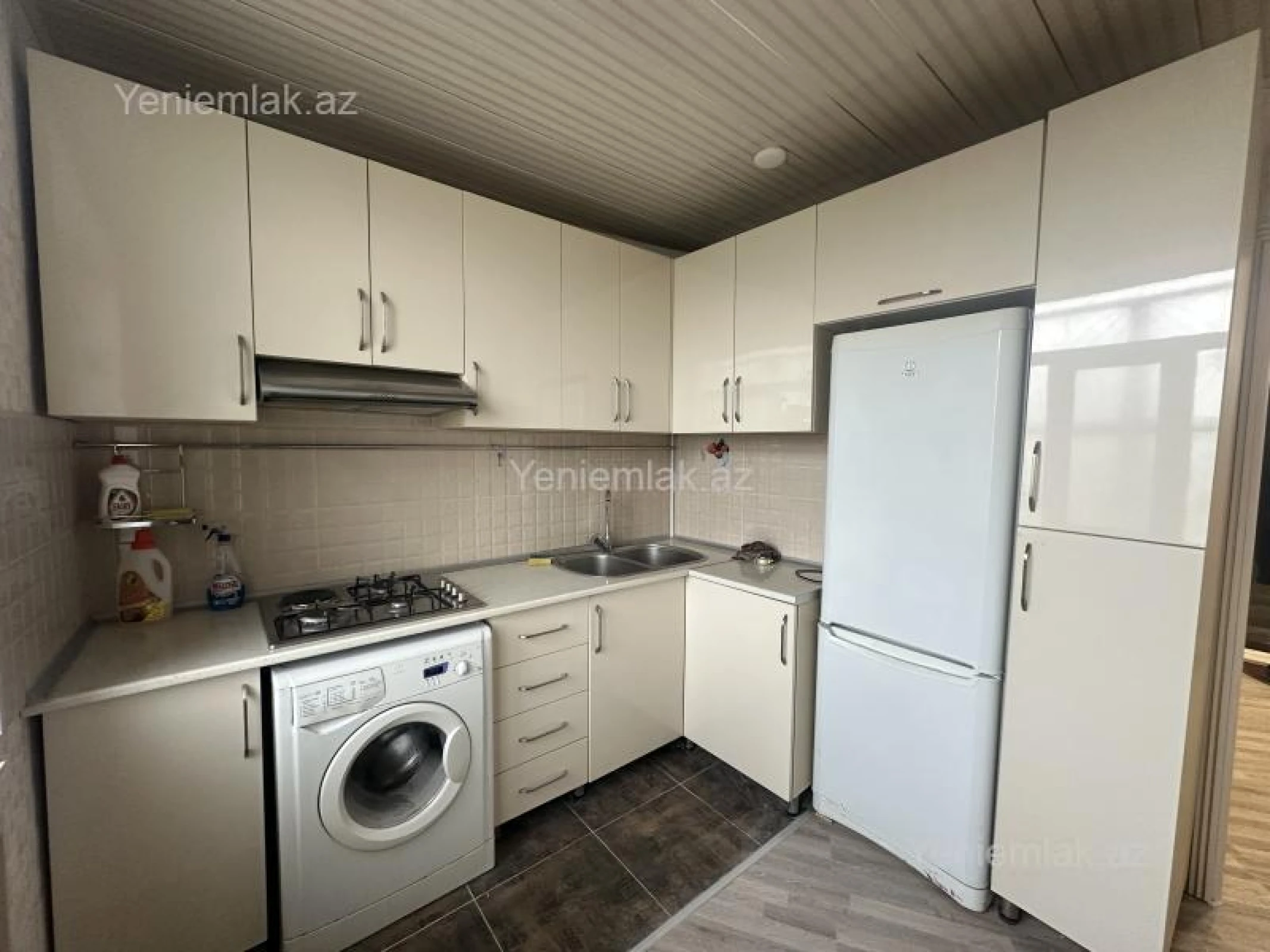 Satılır 2 otaqlı köhnə tikili 60 m²