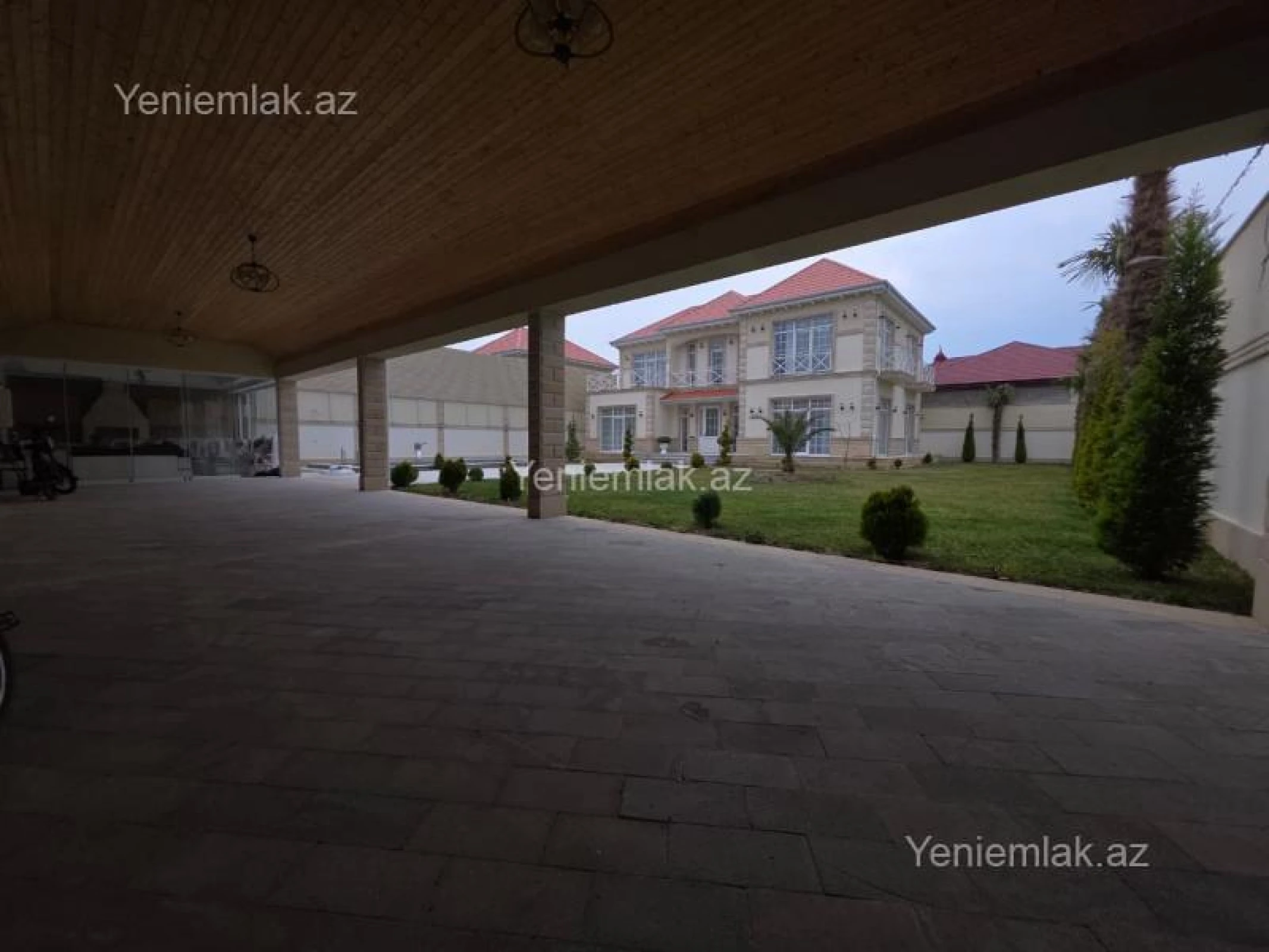 Satılır 5 otaqlı həyət evi 300 m²