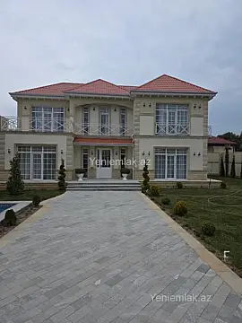 Satılır 5 otaqlı həyət evi 300 m²
