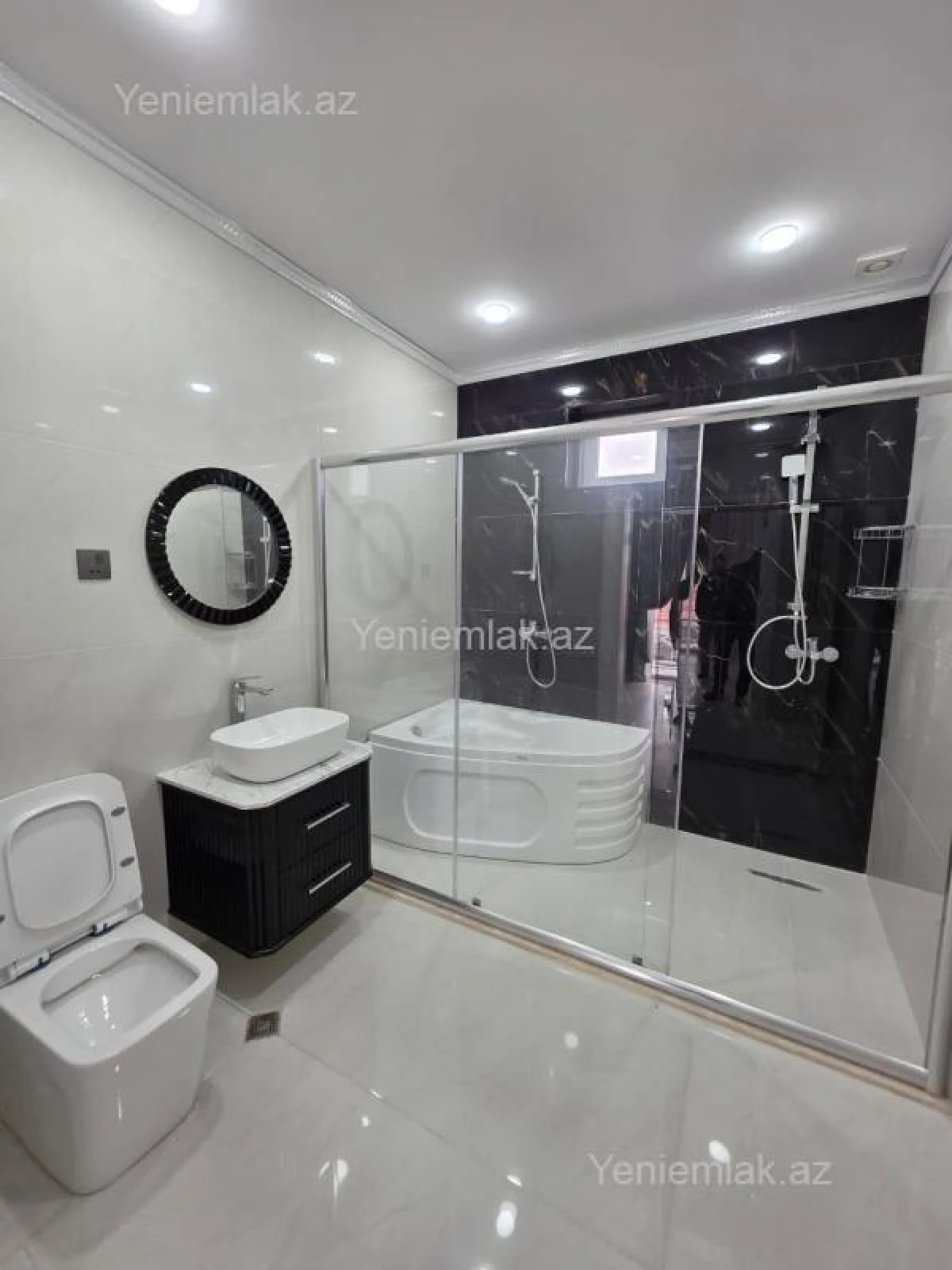 Satılır 5 otaqlı həyət evi 300 m²