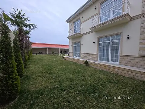 Satılır 5 otaqlı həyət evi 300 m²