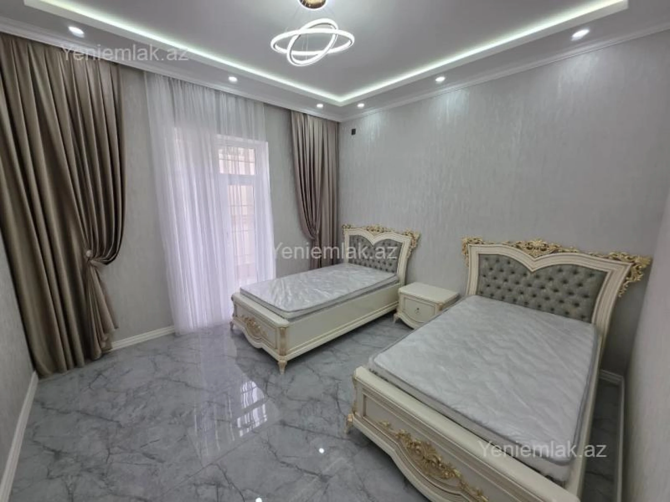 Satılır 5 otaqlı həyət evi 300 m²