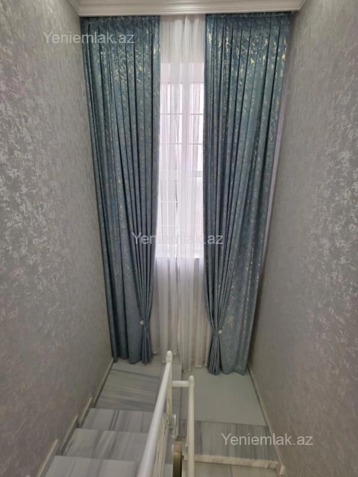 Satılır 5 otaqlı həyət evi 300 m²