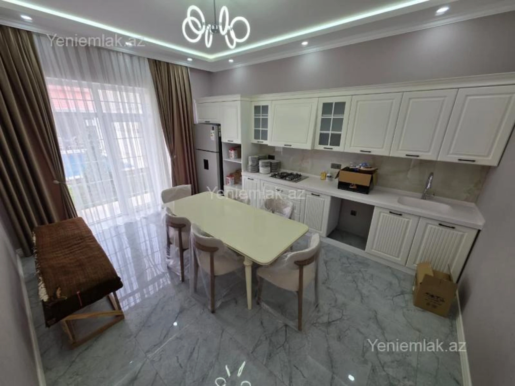 Satılır 5 otaqlı həyət evi 300 m²