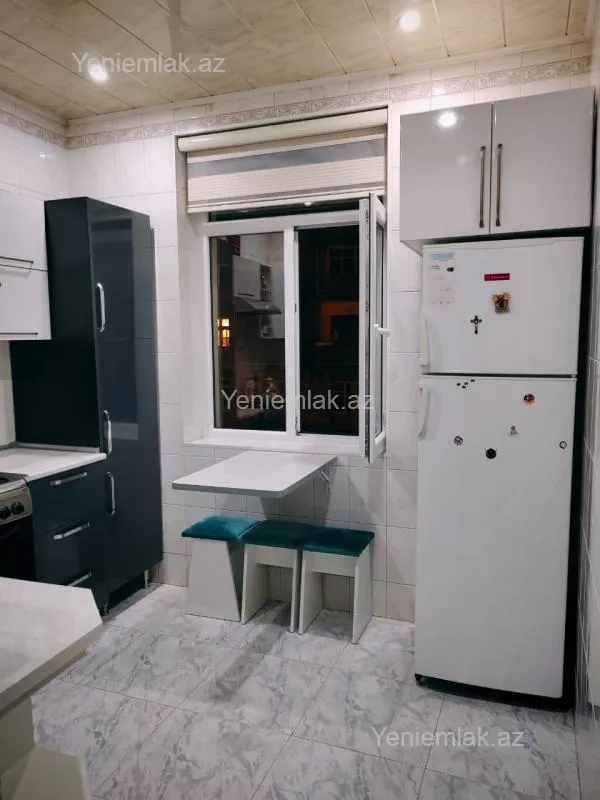 Satılır 3 otaqlı köhnə tikili 74 m²