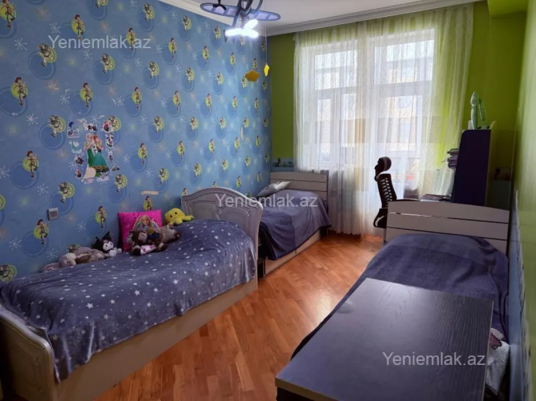 Satılır 3 otaqlı yeni tikili 125 m²