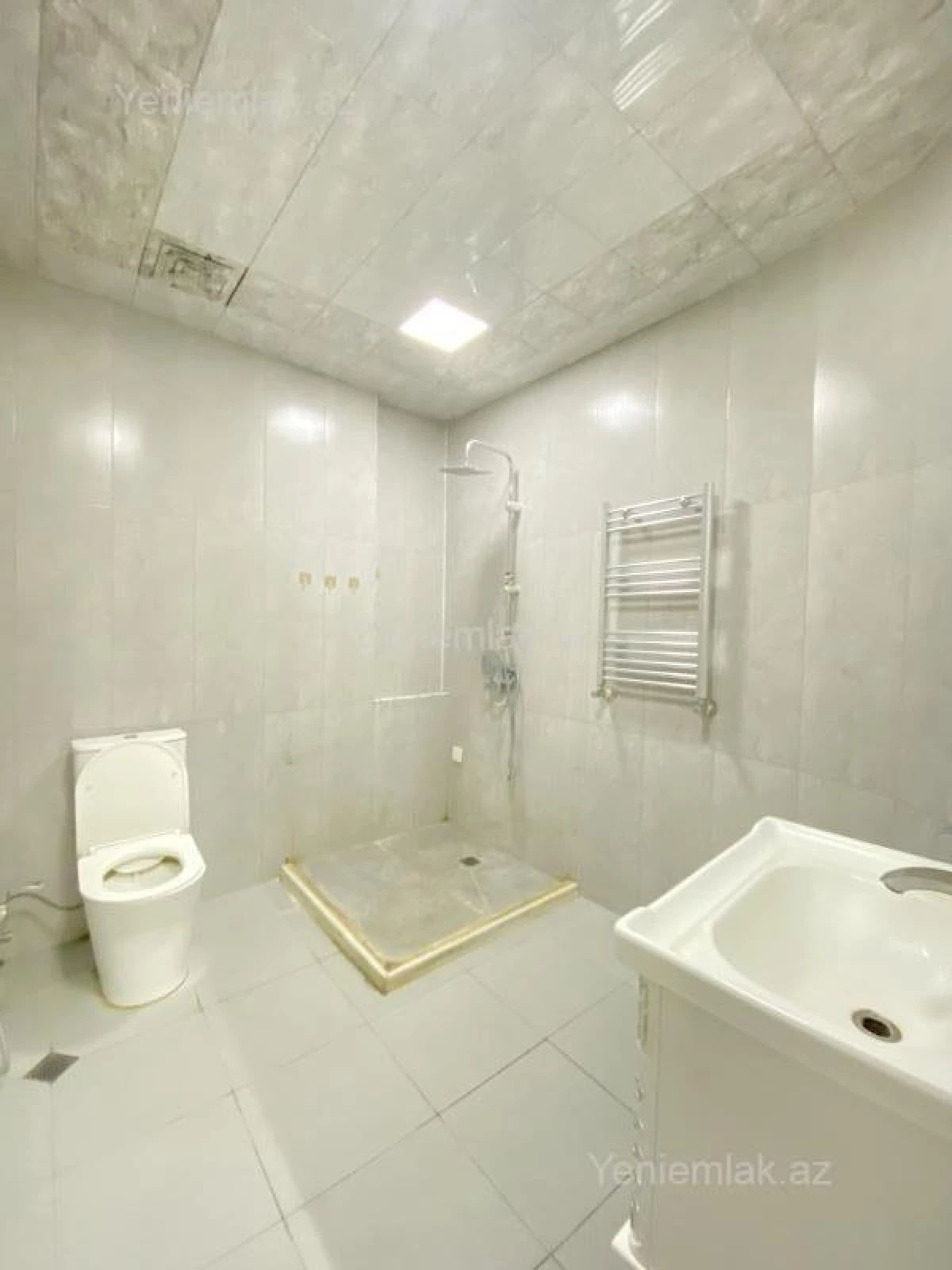 Satılır 3 otaqlı yeni tikili 130 m²