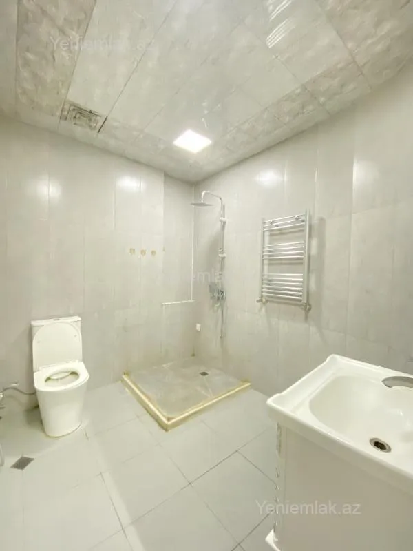 Satılır 3 otaqlı yeni tikili 130 m²