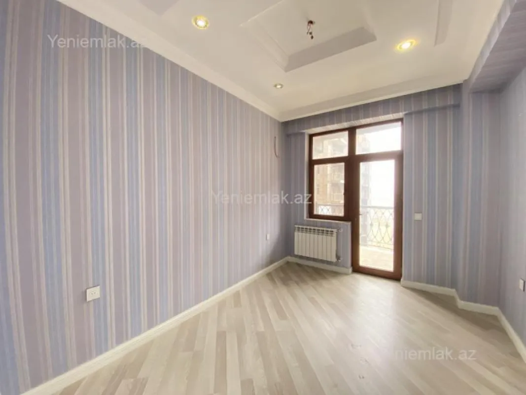 Satılır 3 otaqlı yeni tikili 130 m²