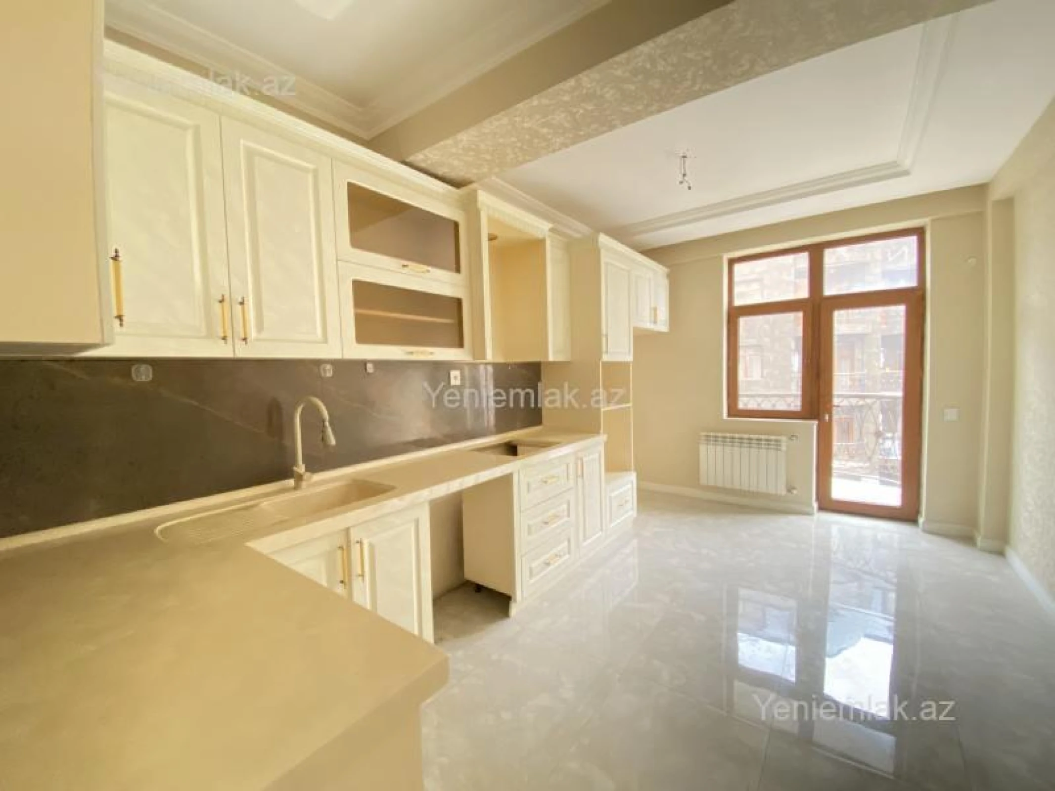 Satılır 3 otaqlı yeni tikili 130 m²
