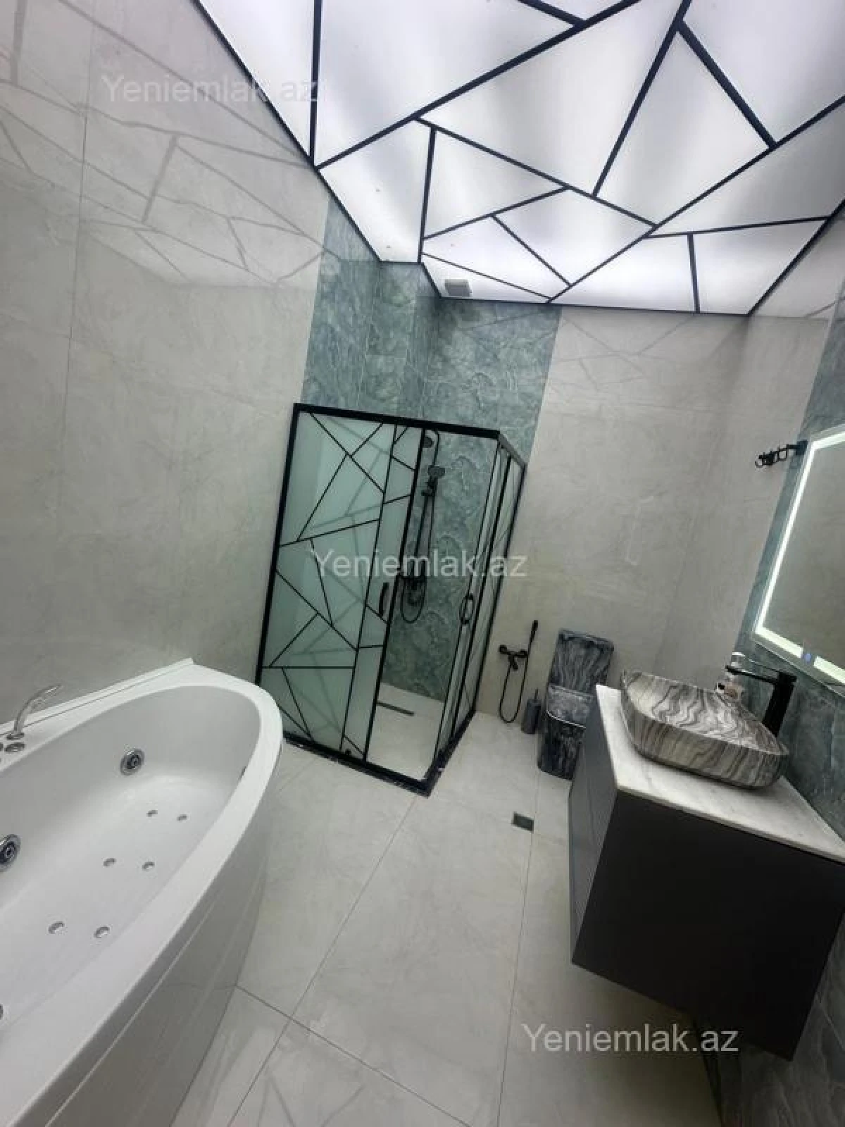 Satılır 3 otaqlı yeni tikili 120 m²